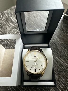 🌹Tommy Hilfiger Dress Watch 44mm Genuine Leather